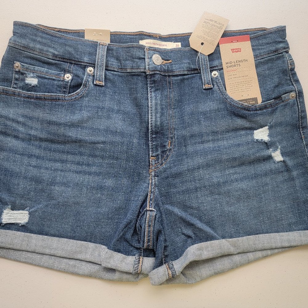 NEW - Levi's Women's Shorts Size 31